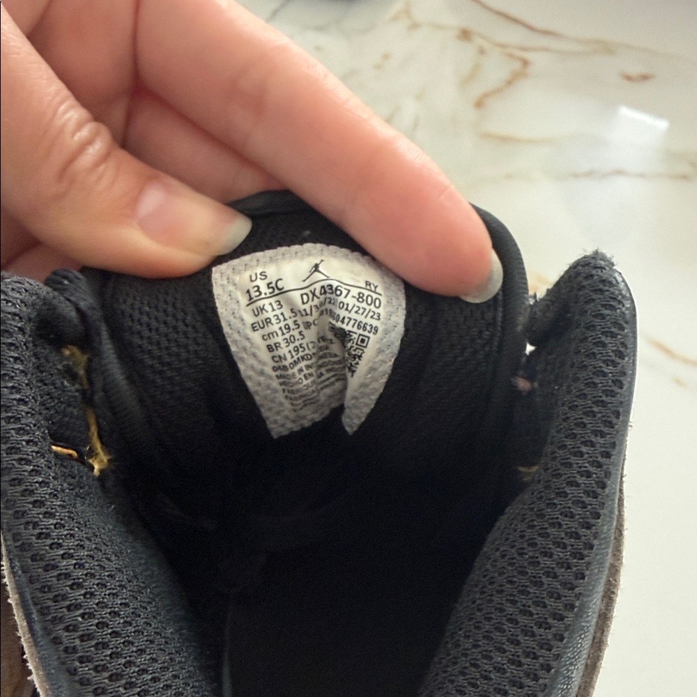 Jordan Kids Sneakers - Black, White, Gold 13.5C - Picture 2 of 5